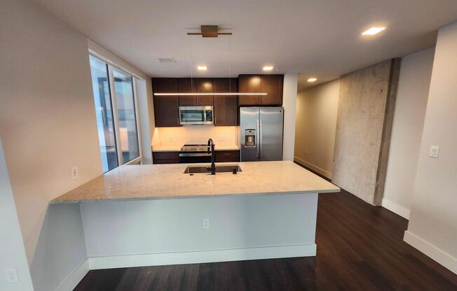 1 bed, 1 bath, 808 sqft, $2,295, Unit #400