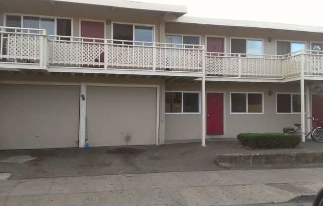 2 beds, 1 bath, $2,795