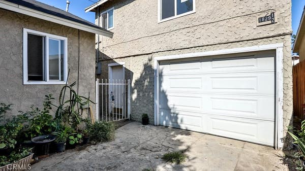 1829 1/2 E 63 ST