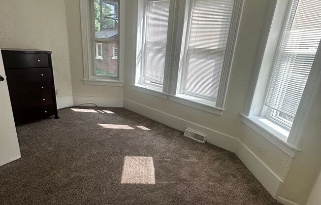 1 bed, 1 bath, $700, Unit 1 - 1