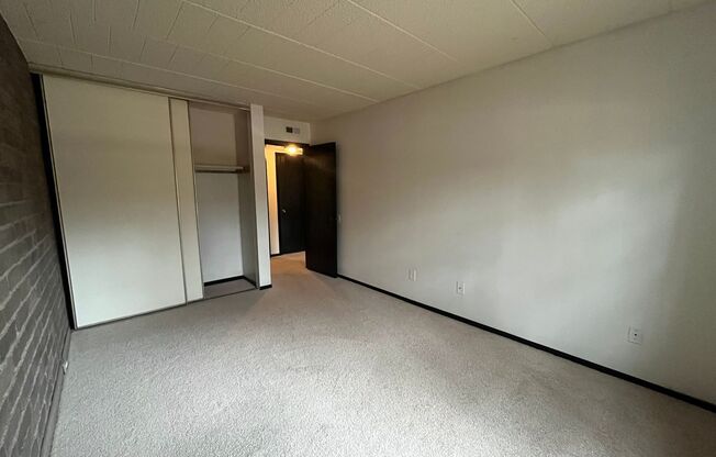 2 beds, 1 bath, 850 sqft, $1,300, Unit 604A