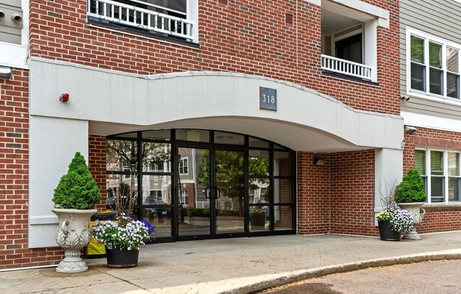 2 beds, 2 baths, 1,170 sqft, $3,500, Unit 204