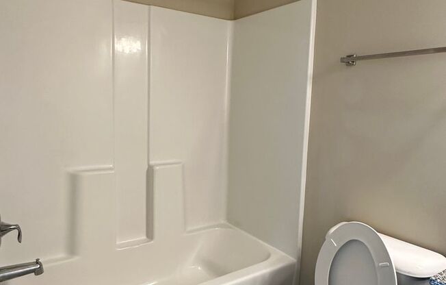 3 beds, 2.5 baths, 1,425 sqft, $1,880, Unit D101