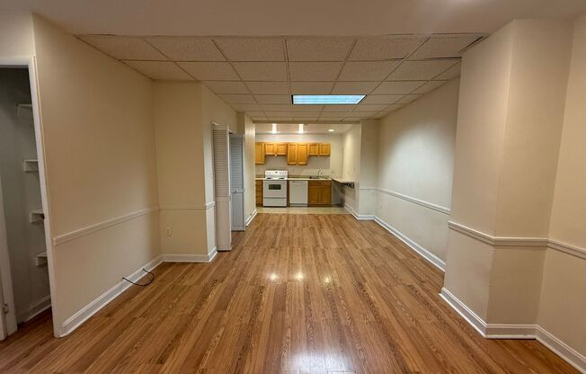 Studio, 1 bath, 315 sqft, $1,200, Unit New King Edward 1A4