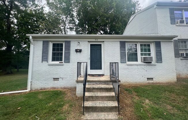 2 beds, 1 bath, $1,200