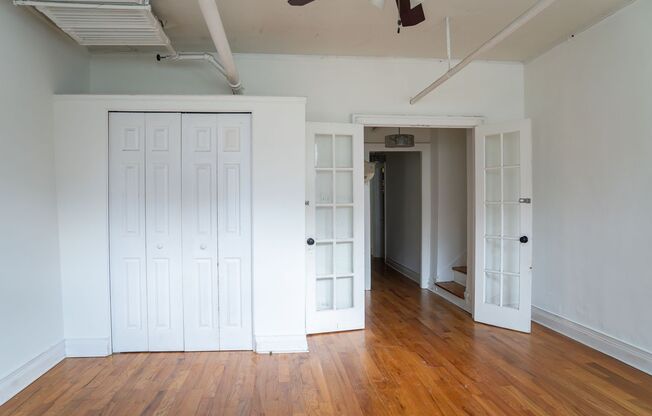 Albany Park - 1 Bed / 1 Bath, English Garden - Heat Included