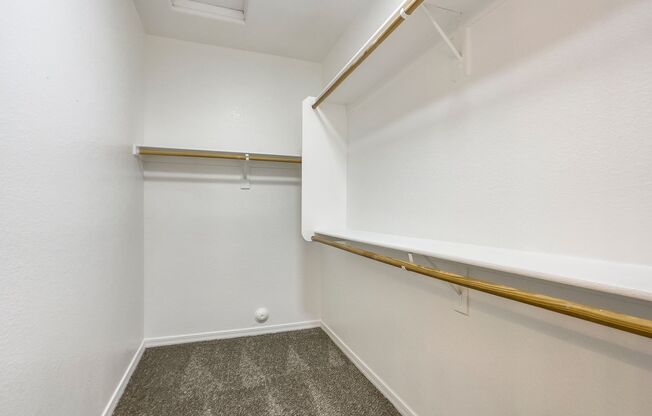 3 beds, 2 baths, 1,352 sqft, $1,795, Unit 215