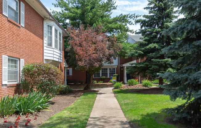 Oxford Court Apartments Exterior