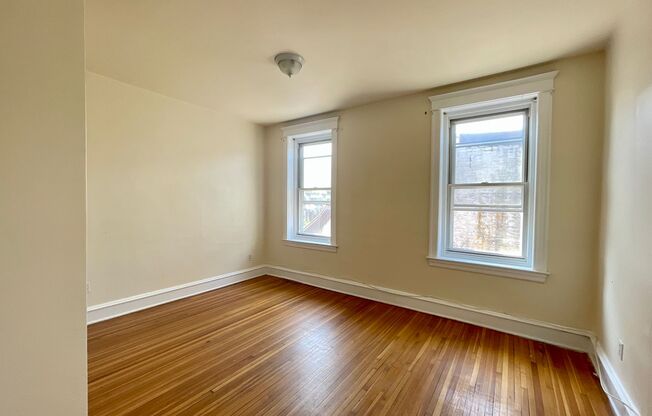 3 beds, 1 bath, 1,400 sqft, $1,550, Unit 210-F48