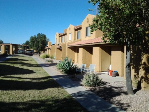 2 Bedroom townhome - washer dryer included