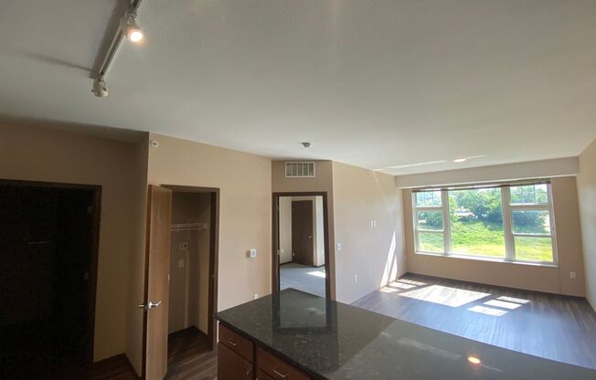 1 bed, 1 bath, 612 sqft, $1,475, Unit 202 - Parkview