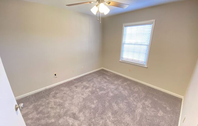 2 beds, 1.5 baths, 832 sqft, $1,250, Unit 802 Oakwood Villa