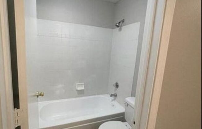 2 beds, 2 baths, $1,900, Unit #112