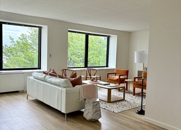 65 E India Row