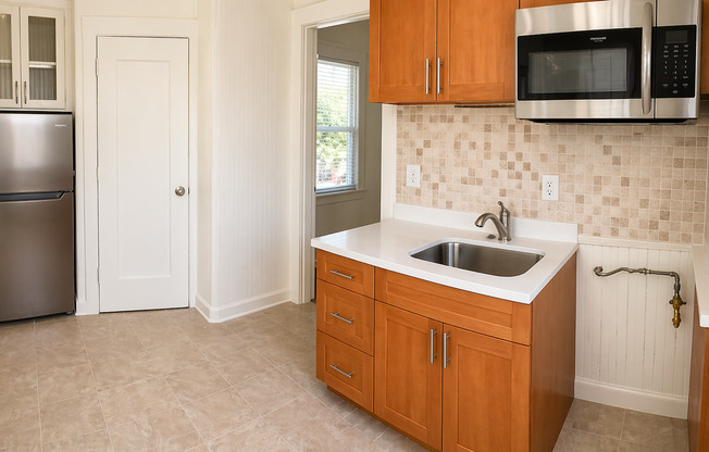 G3 | (QuelleII) 1200 Carmelita Avenue