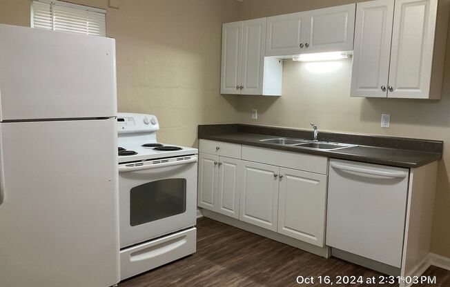 2 beds, 1 bath, 750 sqft, $1,295, Unit 05200-12