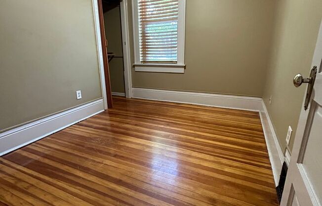 2 beds, 1 bath, $1,300