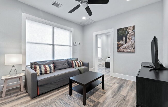 1 bed, 1 bath, 585 sqft, $1,300, Unit 1