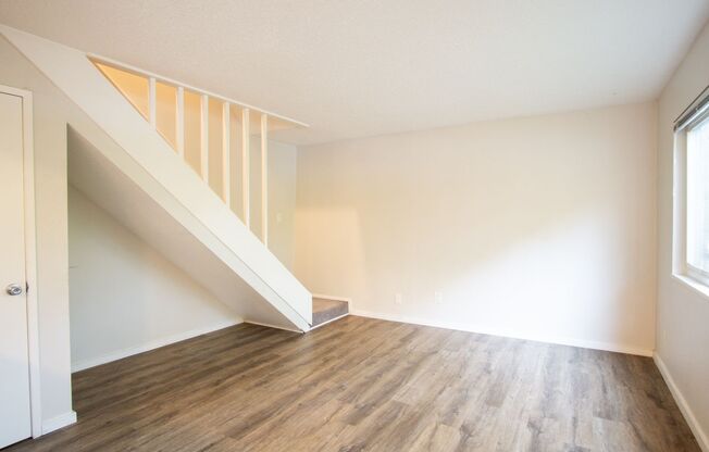 Stunning 2-Bedroom Townhouse-Style Apartment in the Brooklyn Neighborhood w/ Rent Special!