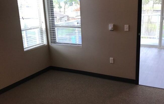 2 beds, 1 bath, 852 sqft, $1,400, Unit 1-205E
