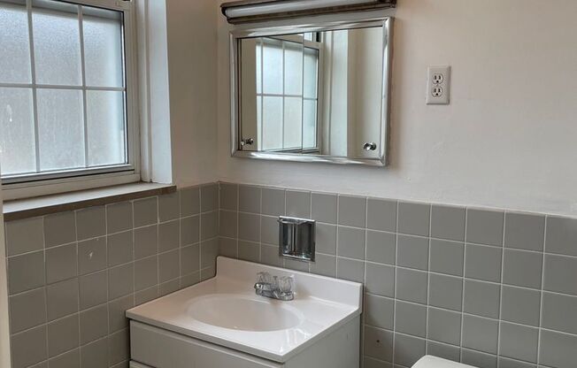 2 beds, 2 baths, 1,303 sqft, $2,165, Unit New King Edward  502