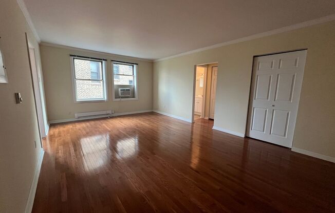 1 bed, 1 bath, 580 sqft, $1,449, Unit 5703 Hobart St. #22