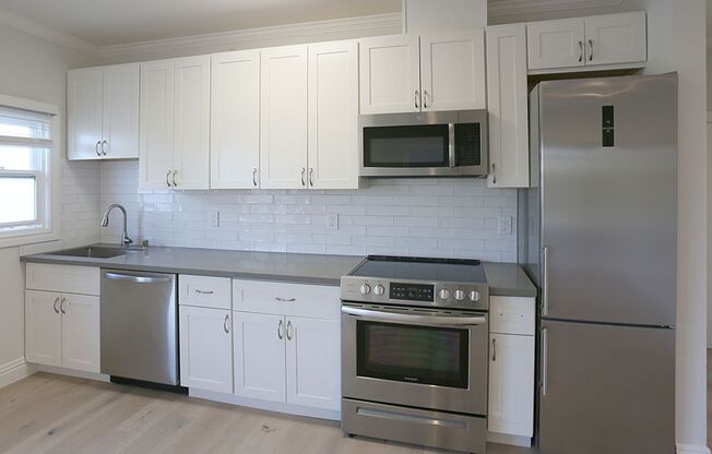 2 beds, 1 bath, $2,200, Unit # 17