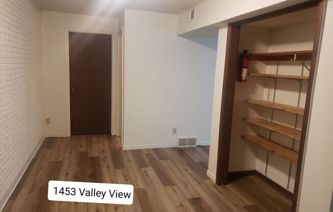 2 beds, 1 bath, 1,080 sqft, $850