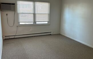 1 bed, 1 bath, 400 sqft, $675, Unit 2