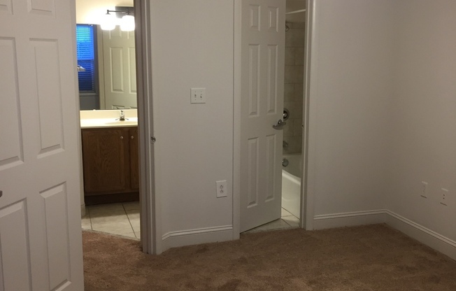 1 bed, 1 bath, 615 sqft, $1,305, Unit 4-0114