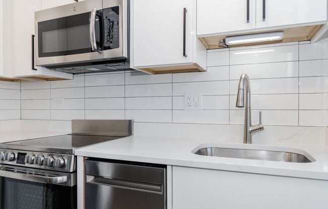 2 beds, 1 bath, 570 sqft, $2,100, Unit 213