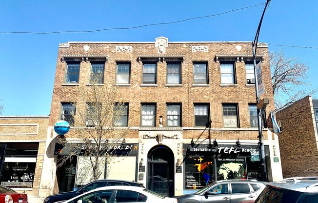 916 W Diversey