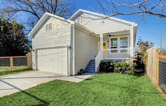 1213 E 32 ST