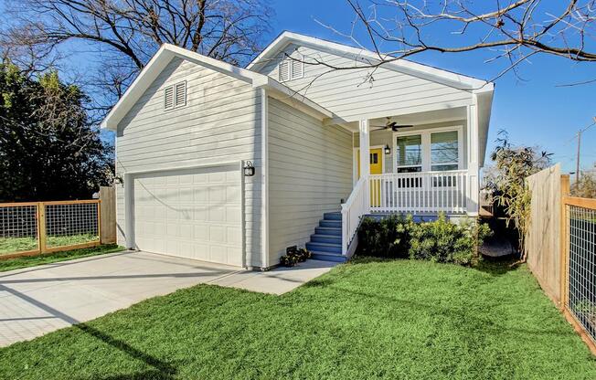 1213 E 32 ST