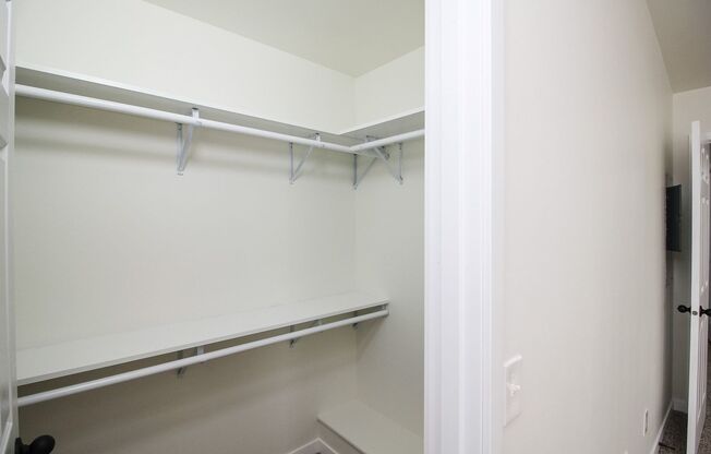 3 beds, 2.5 baths, 1,268 sqft, $1,735, Unit 4015-02