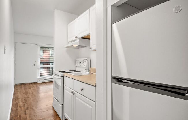 Studio, 1 bath, 355 sqft, $1,350, Unit 201