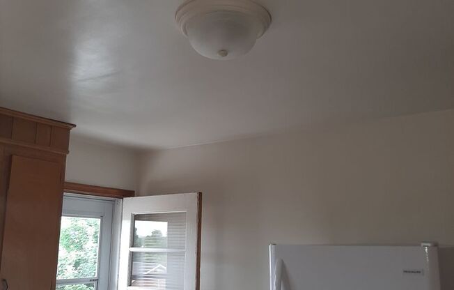 2 beds, 1 bath, 903 sqft, $1,250, Unit B-1