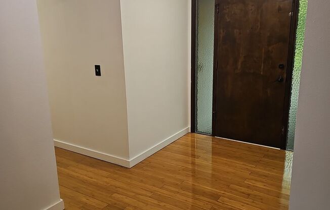 Federal Way Rambler home - 4 bedrooms, 2 baths, 2 car garage with wood floors throughout!  Available NOW!
