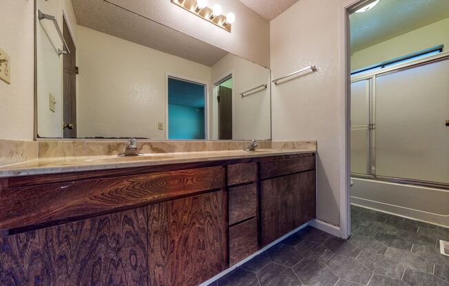 3 beds, 2 baths, $3,000, Unit 1541 Neot