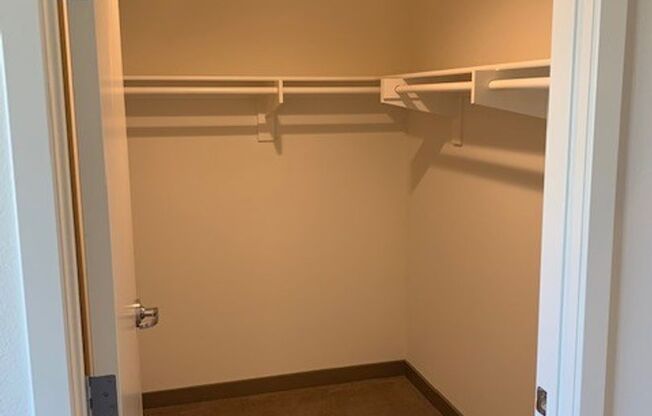 1 bed, 1 bath, 587 sqft, $3,145, Unit 324