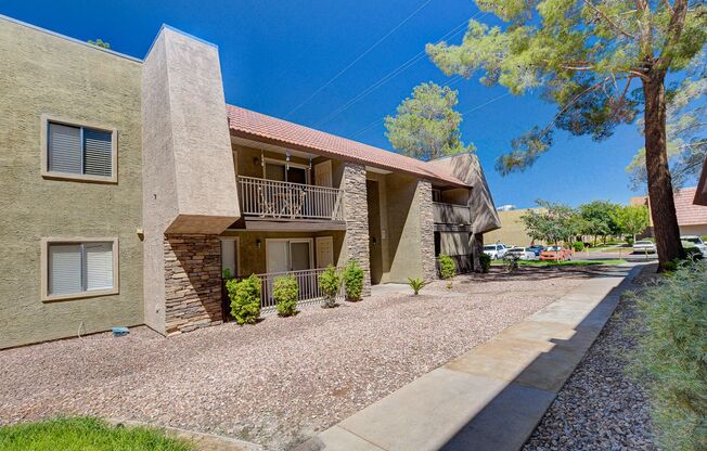 SINGLE BEDROOM CONDO IN GUARD GATED COMMUNITY!