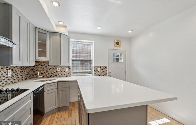 Updated 2BR Townhome with Dual Ensuite Baths, Hardwood Floors & Private Patio in Grays Ferry