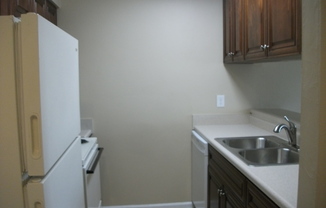 2 beds, 1 bath, $1,200, Unit 11