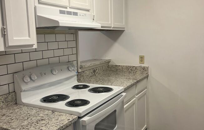 Studio, 1 bath, 460 sqft, $1,050, Unit G6