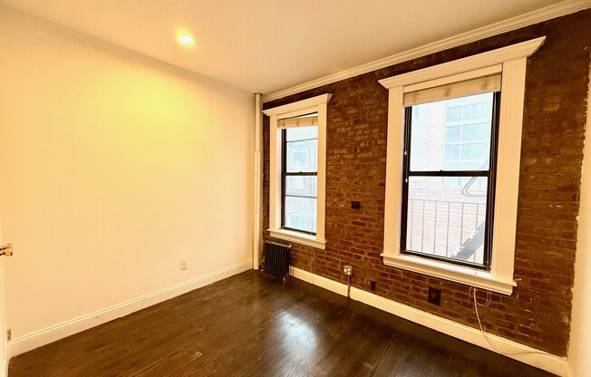 239 E 58 ST