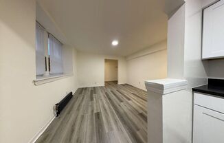Studio, 1 bath, 295 sqft, $925, Unit B8