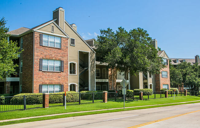 Exterior of top rated apartments in Valley Ranch Texas