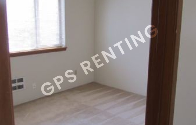 2 beds, 1 bath, $1,595, Unit 8530-B Upper