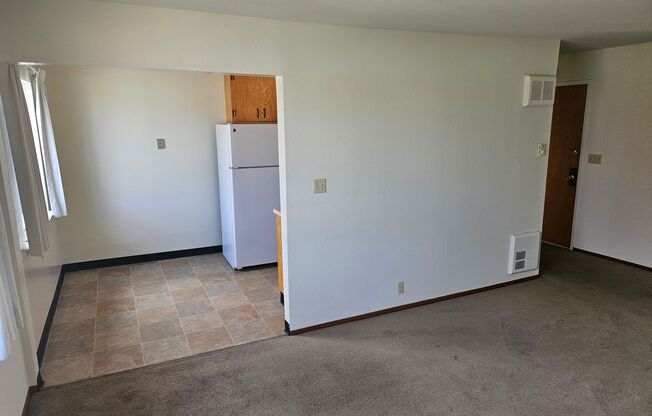 2 beds, 1 bath, 1,047 sqft, $1,945