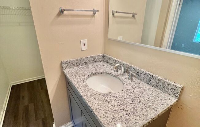 2 beds, 2 baths, 950 sqft, $1,740, Unit 2111-10 R